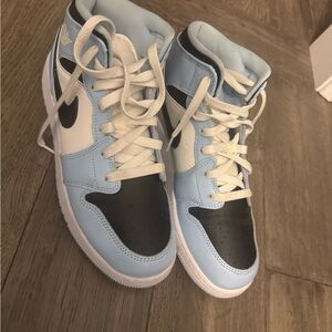 Air Jordan 1 MID GS Ice Blue size 6 Y